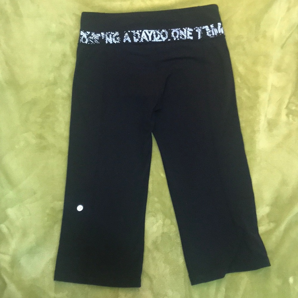 Lululemon Black Reversible Capri’s